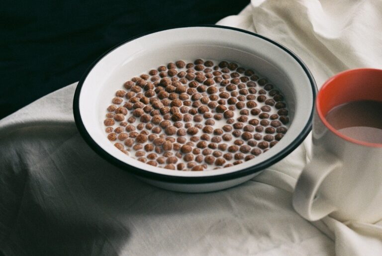 nibs cocoa beans bowl